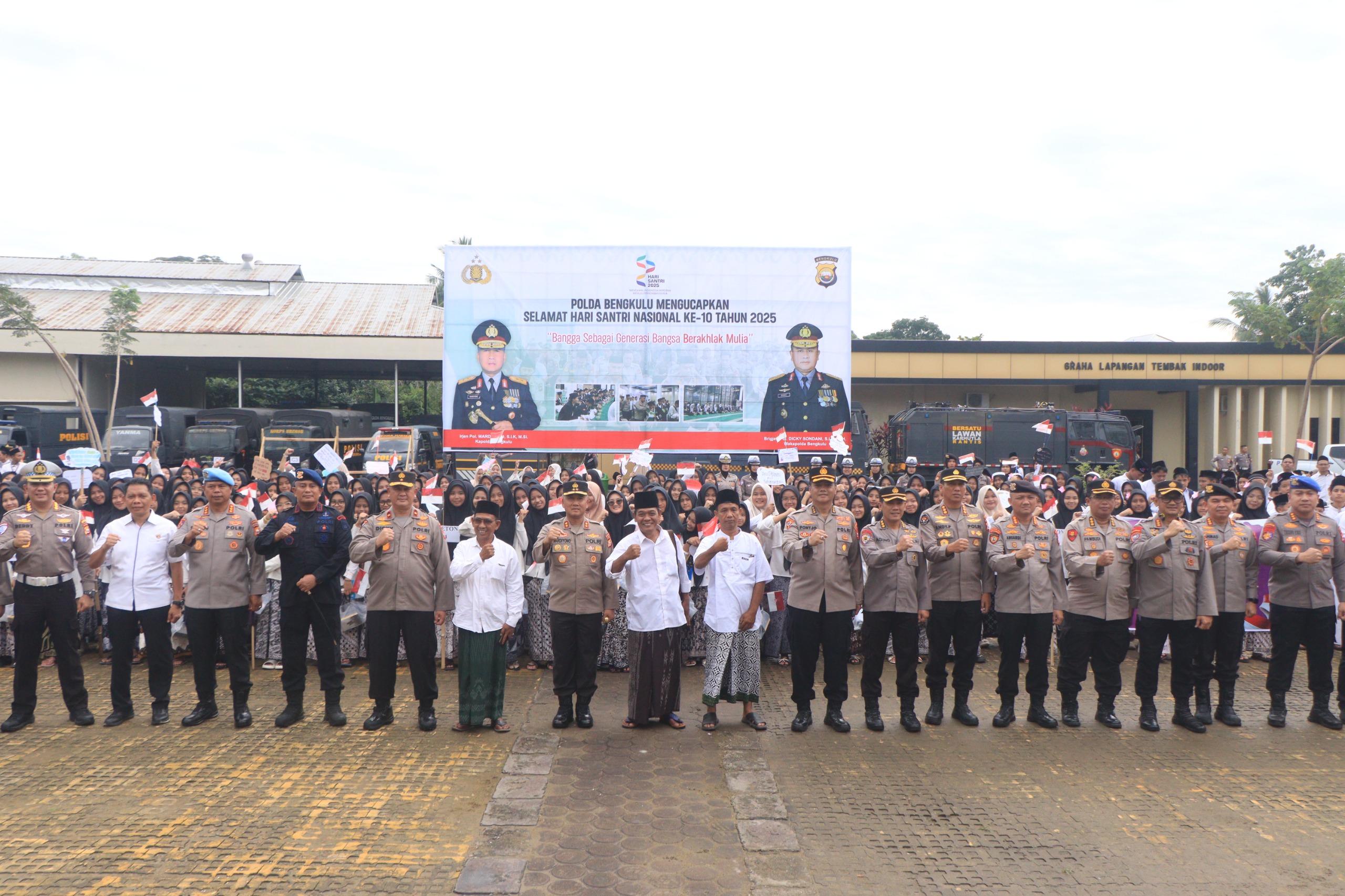 Peringati Hari Santri, Polda Bengkulu dan Para Santri Gelar Long March serta Ziarah Makam Pahlawan Sentot Alibasyah