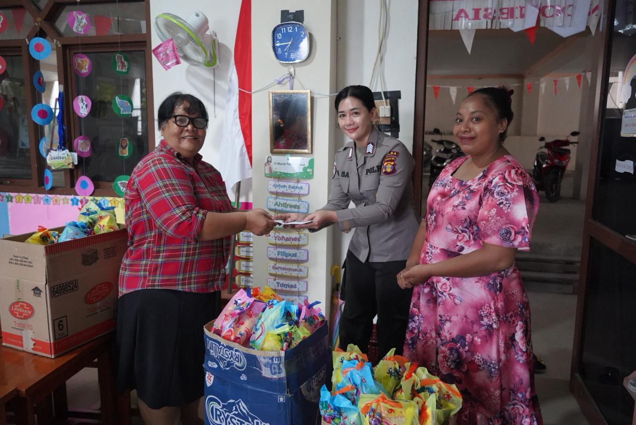 Sentuhan Kasih Satgas Humas Damai Cartenz untuk Anak Sekolah Minggu GKI Alfa Omega Kotaraja