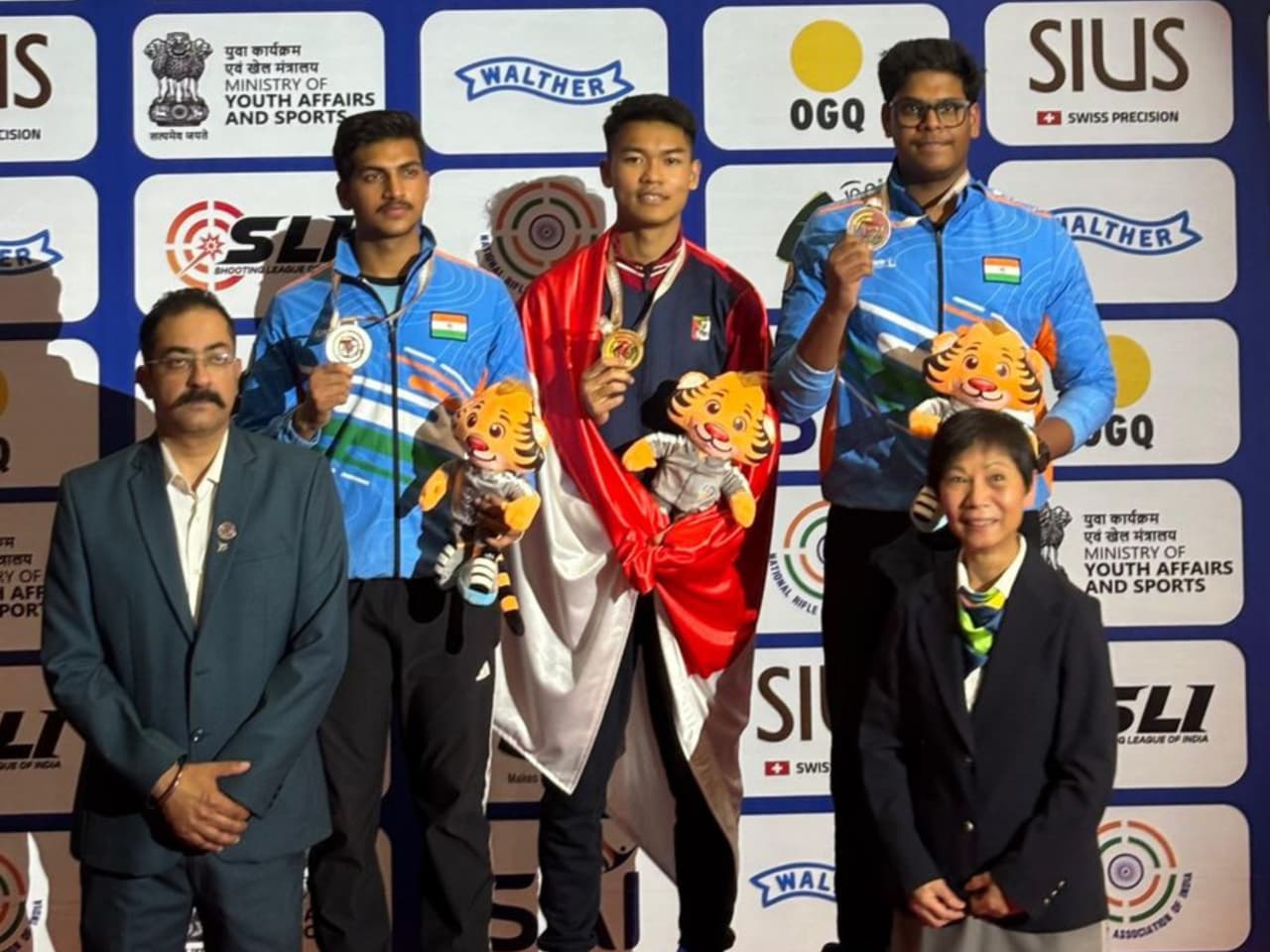 PRESTASI GEMILANG ANGGOTA BRIMOB POLRI: BRIPTU MUHAMAD FAWWAZ ADITIA FARREL RAIH MEDALI EMAS DAN PECAHKAN REKOR DUNIA DI AJANG ASIAN RIFLE/PISTOL CHAMPIONSHIP 2026 INDIA