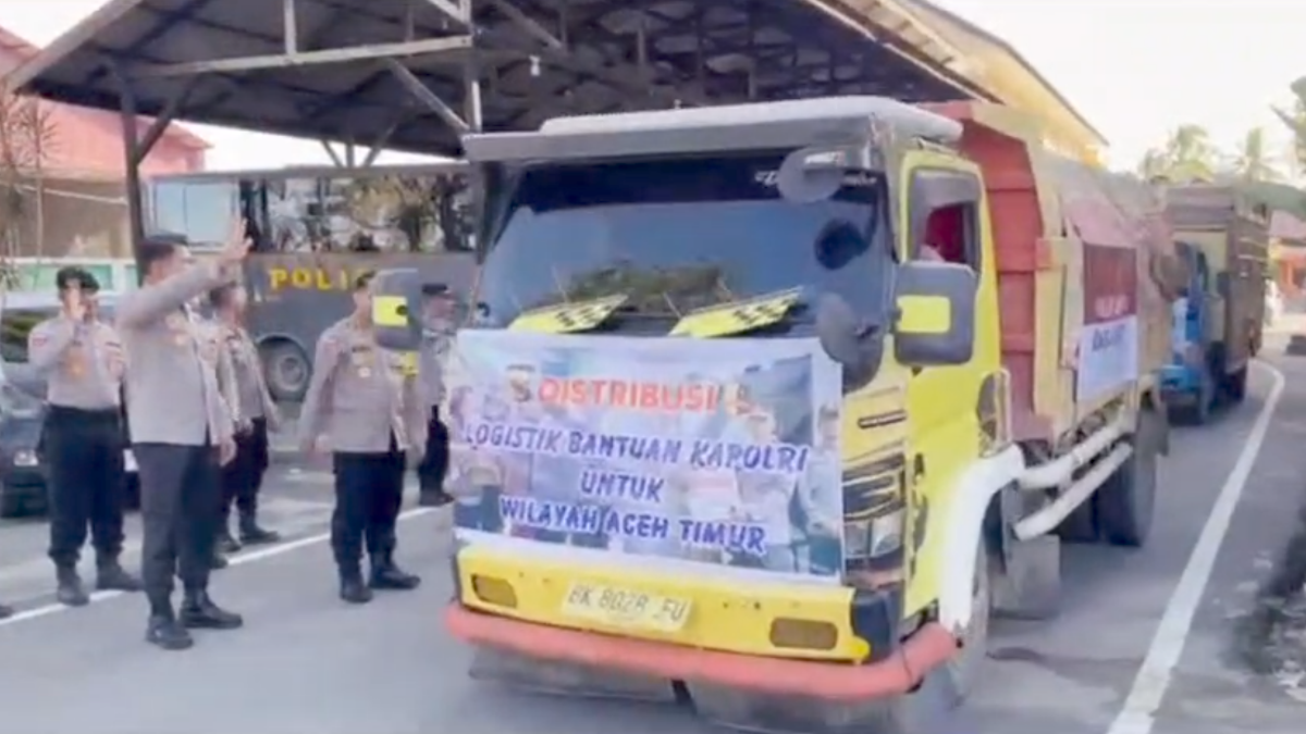 Wujudkan Kepedulian Polri, Polres Aceh Timur Salurkan Bantuan Logistik Kapolri ke 14 Titik Pengungsian Banjir